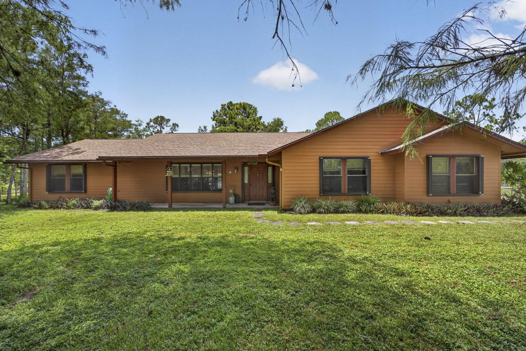 Photo of 16972 W Derby Drive W, Loxahatchee, FL 33470 (MLS # B26058937)