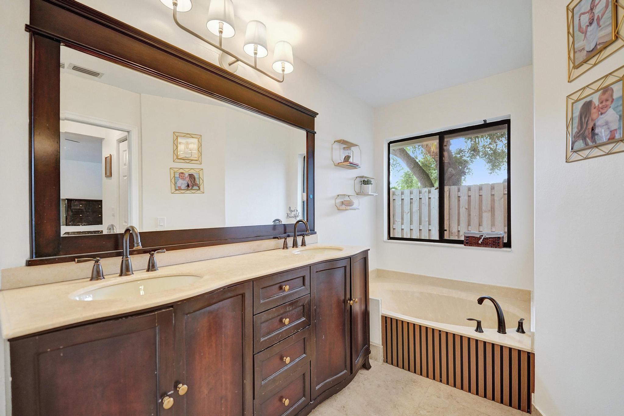 JACARANDA LAKES SECTION 13 - Residential