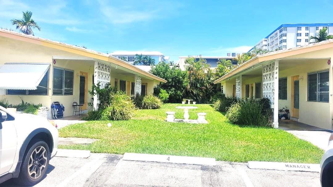 NICE EFFICIENCY LOCATED IN 4 UNITS VILLA JUST 5 MINUTES WALKING DISTANCE TO THE OCEAN. UNFURNISHED.
