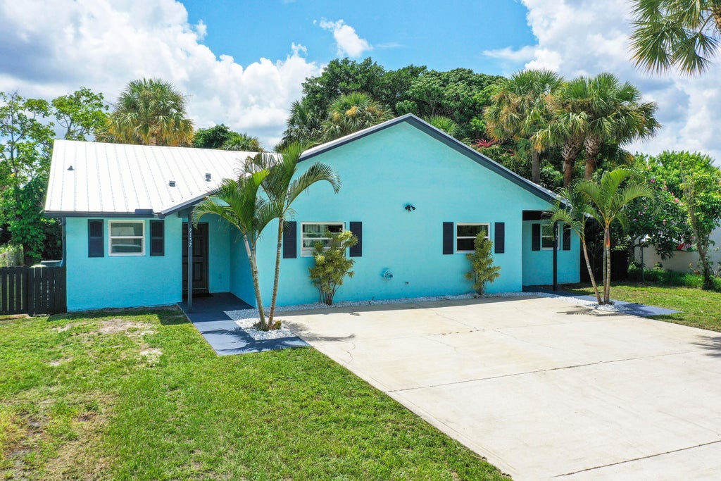 Photo of 2132 NE Pelican Terrace, Jensen Beach, FL 34957 (MLS # R11012102)