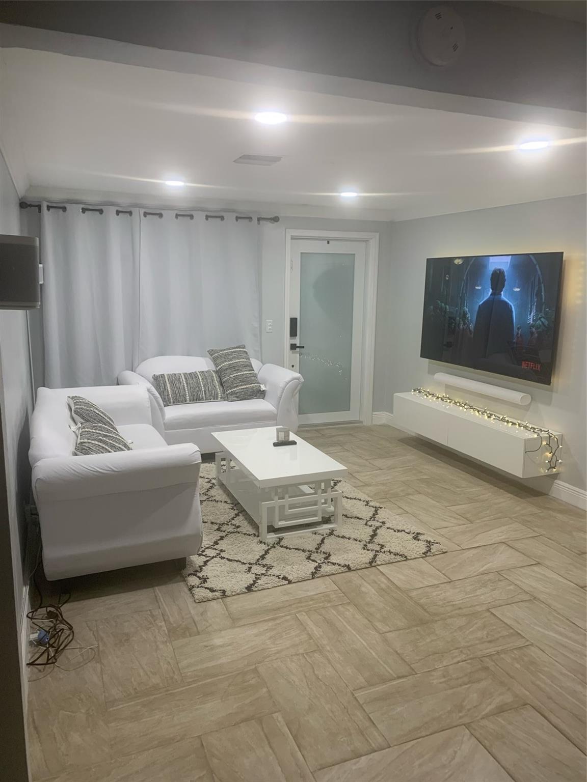A Remarkable home spacious upgraded / Furnished equipped with all. Just bring your vacation attire.. Perfect for
Short Term / Relocation / Air B&B. Location location 3 minutes from the Hard Rock Casino/ Beaches
/Airports/Miami/ And much more. Coming Soon