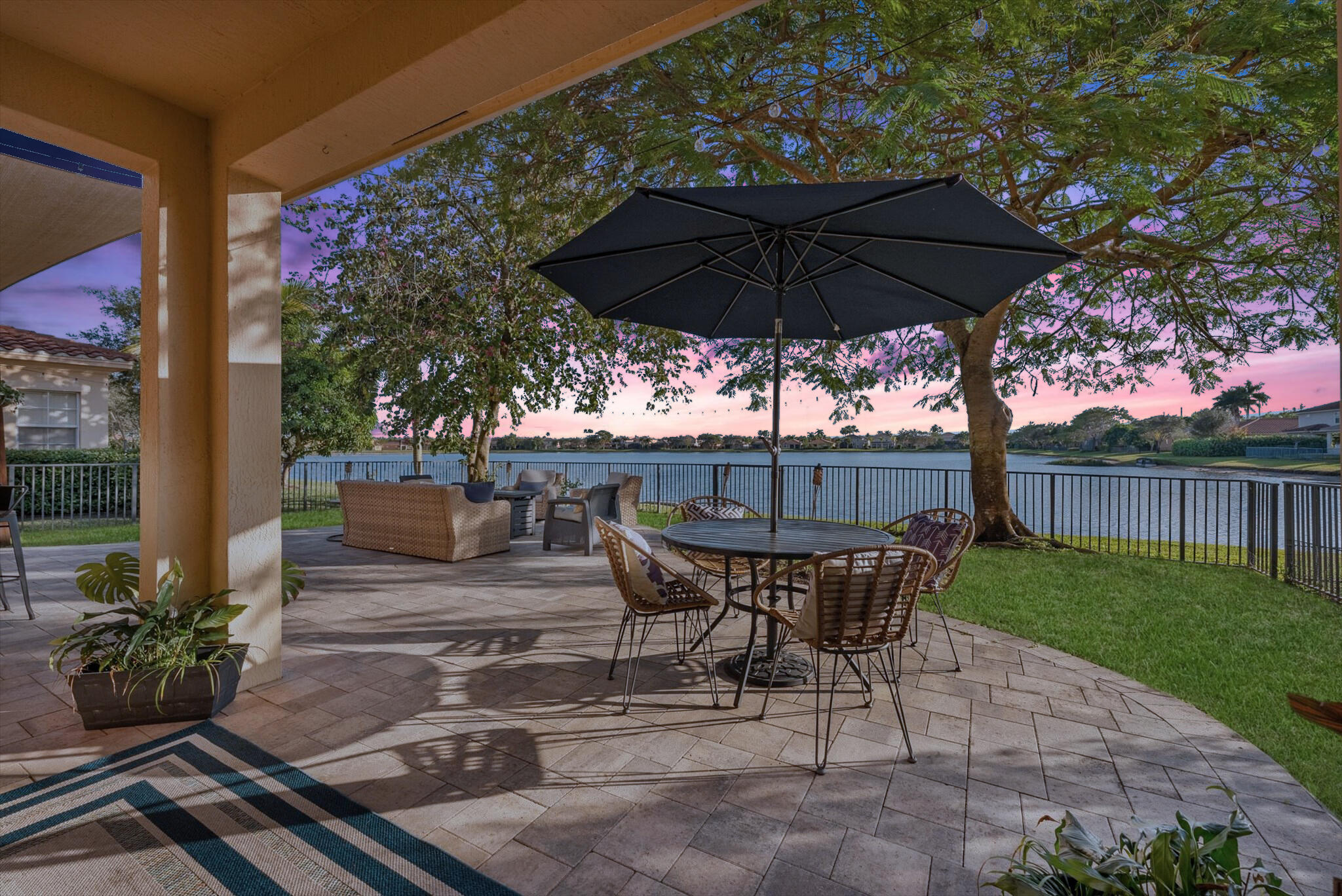 10712 Willow Oak Court