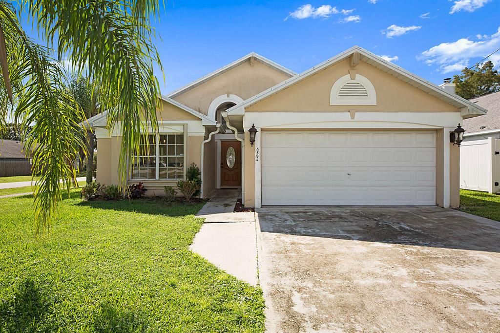 Photo of 6394 Lauderdale Street, Jupiter, FL 33458 (MLS # R10752604)