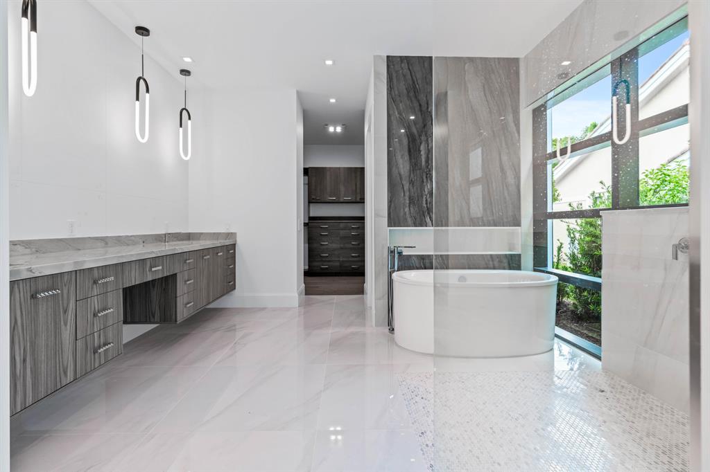 ADMIRALS COVE - Residential