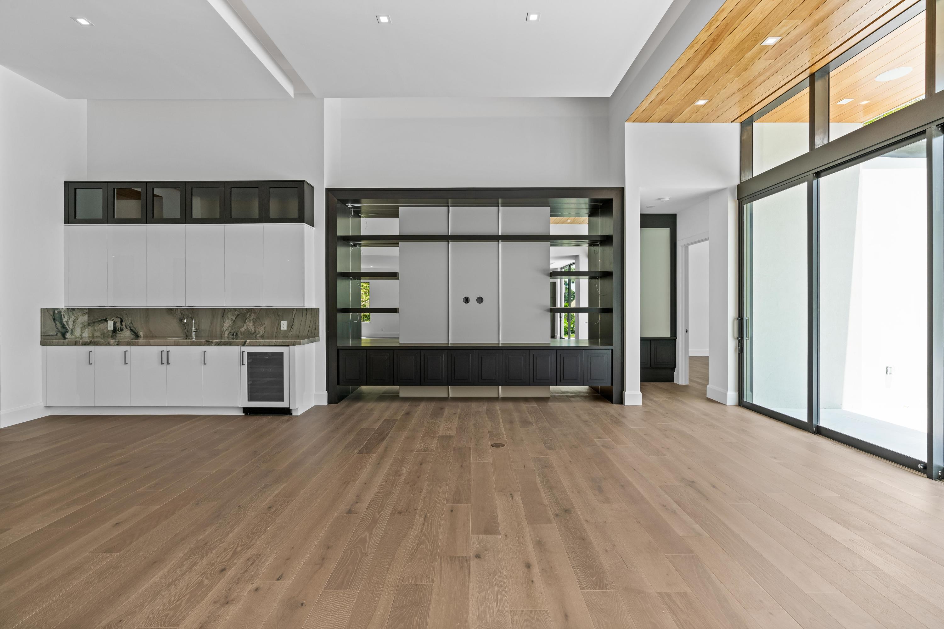 ADMIRALS COVE - Residential