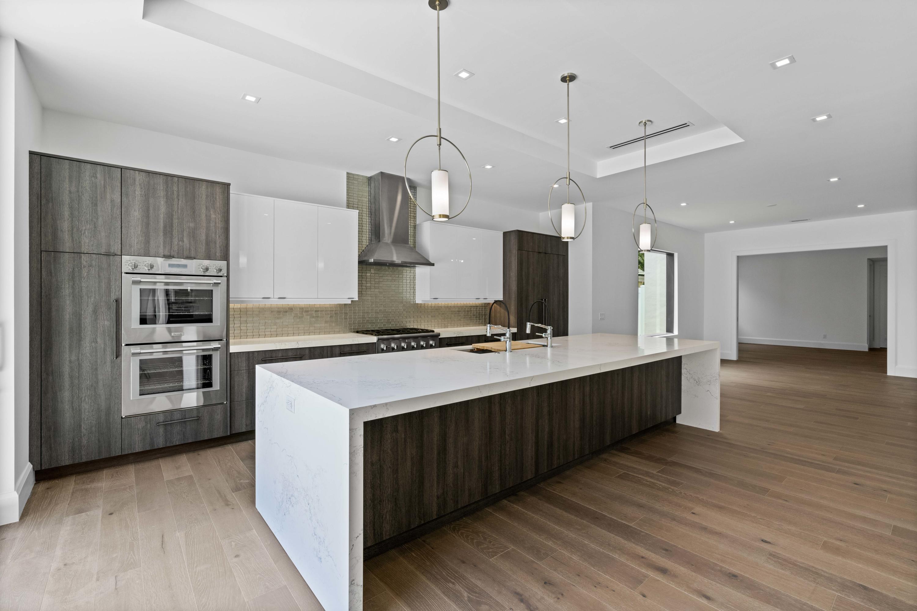 ADMIRALS COVE - Residential