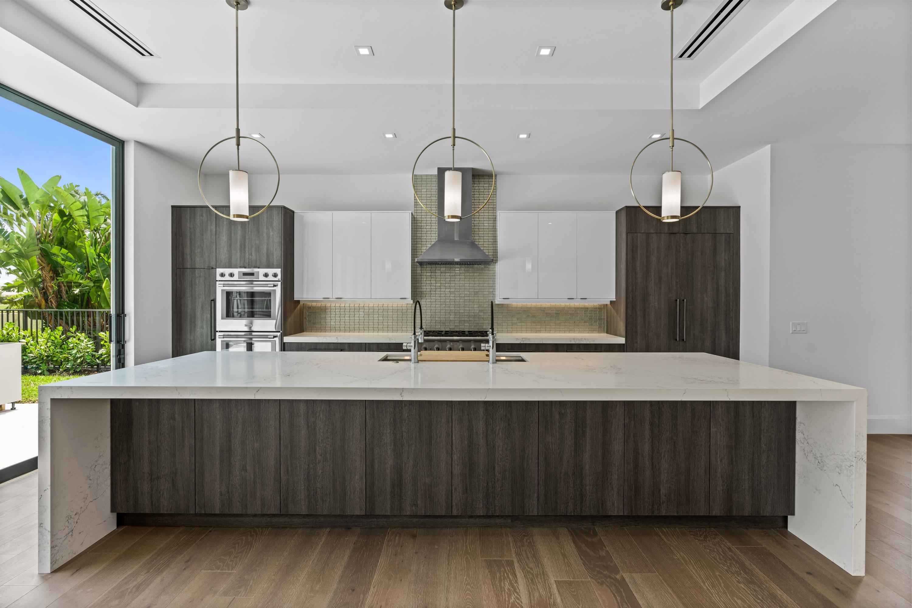 ADMIRALS COVE - Residential