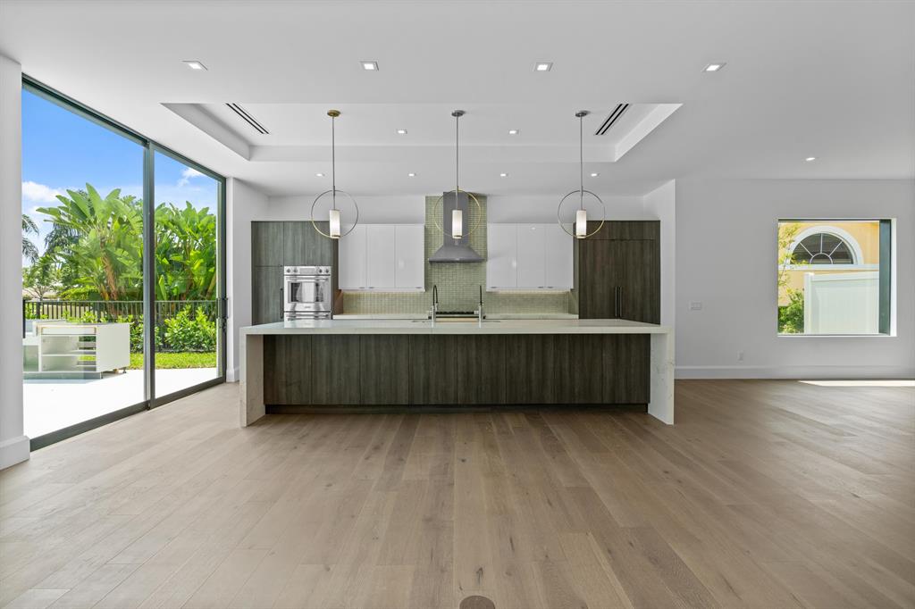 ADMIRALS COVE - Residential