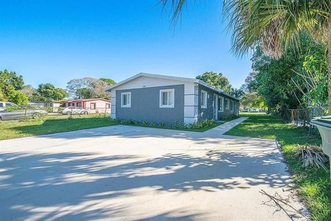 Photo of 508 N 23rd Street, Fort Pierce, FL 34950 (MLS # F10548351)