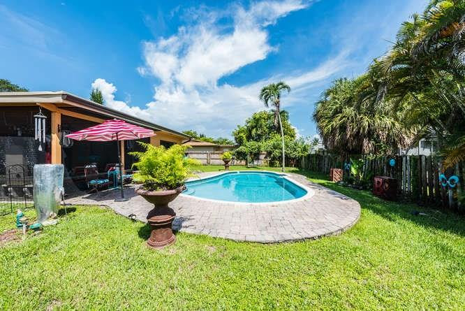 PEMBROKE LAKES - Residential