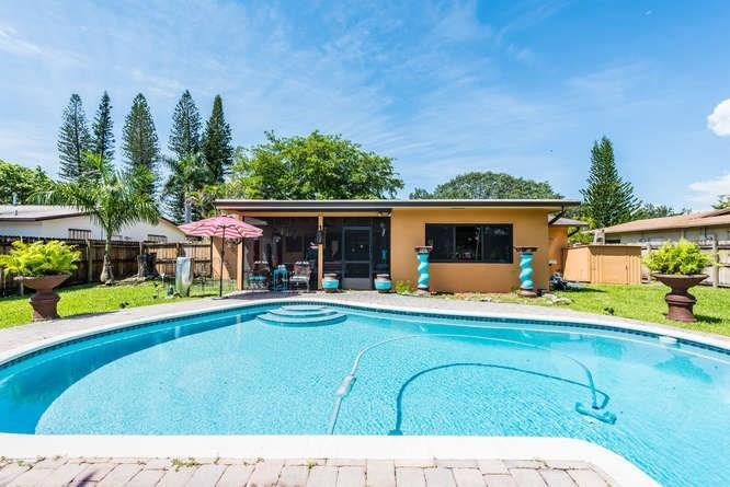 PEMBROKE LAKES - Residential