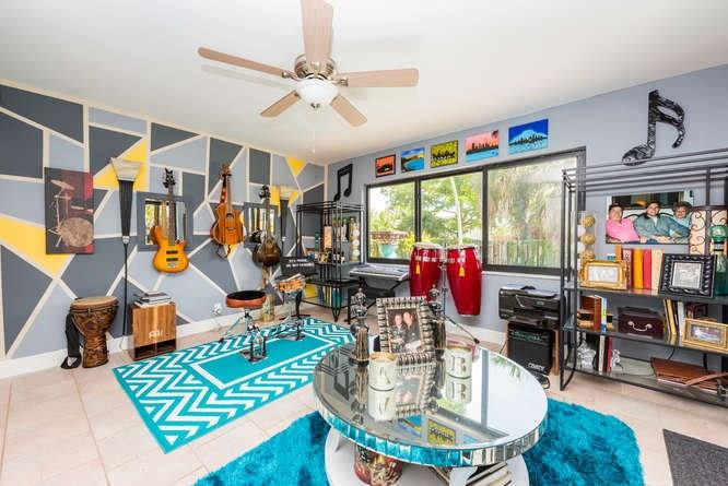 PEMBROKE LAKES - Residential
