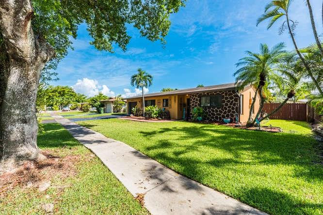 PEMBROKE LAKES - Residential
