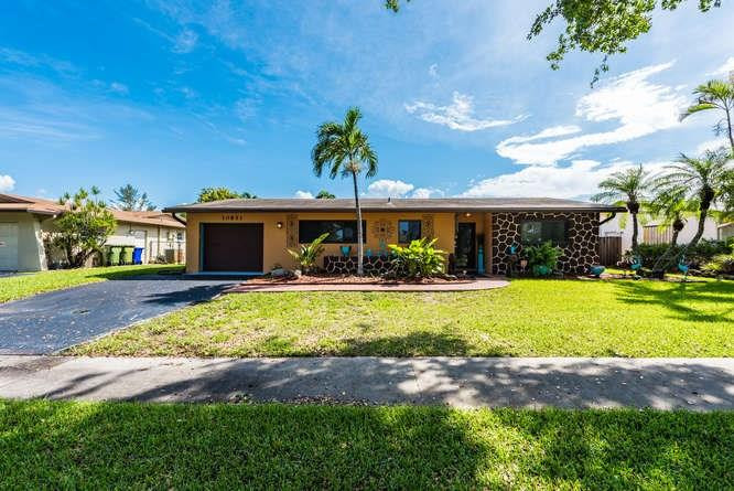 PEMBROKE LAKES - Residential