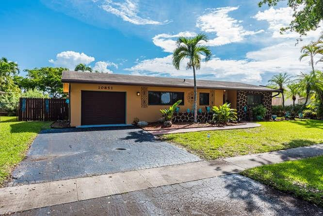 PEMBROKE LAKES - Residential