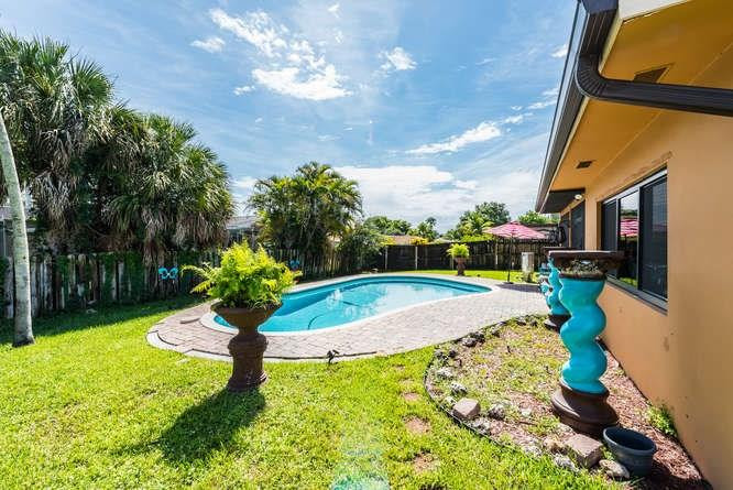 PEMBROKE LAKES - Residential