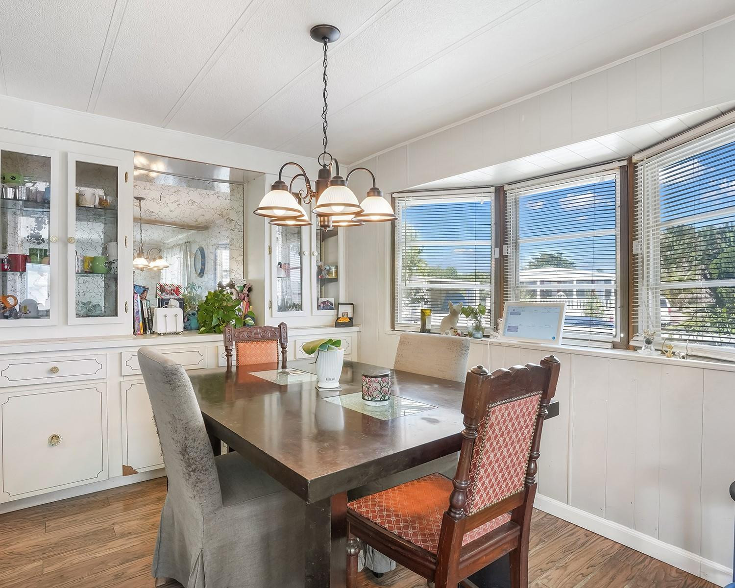 Ravenswood Estates & Mari - Residential