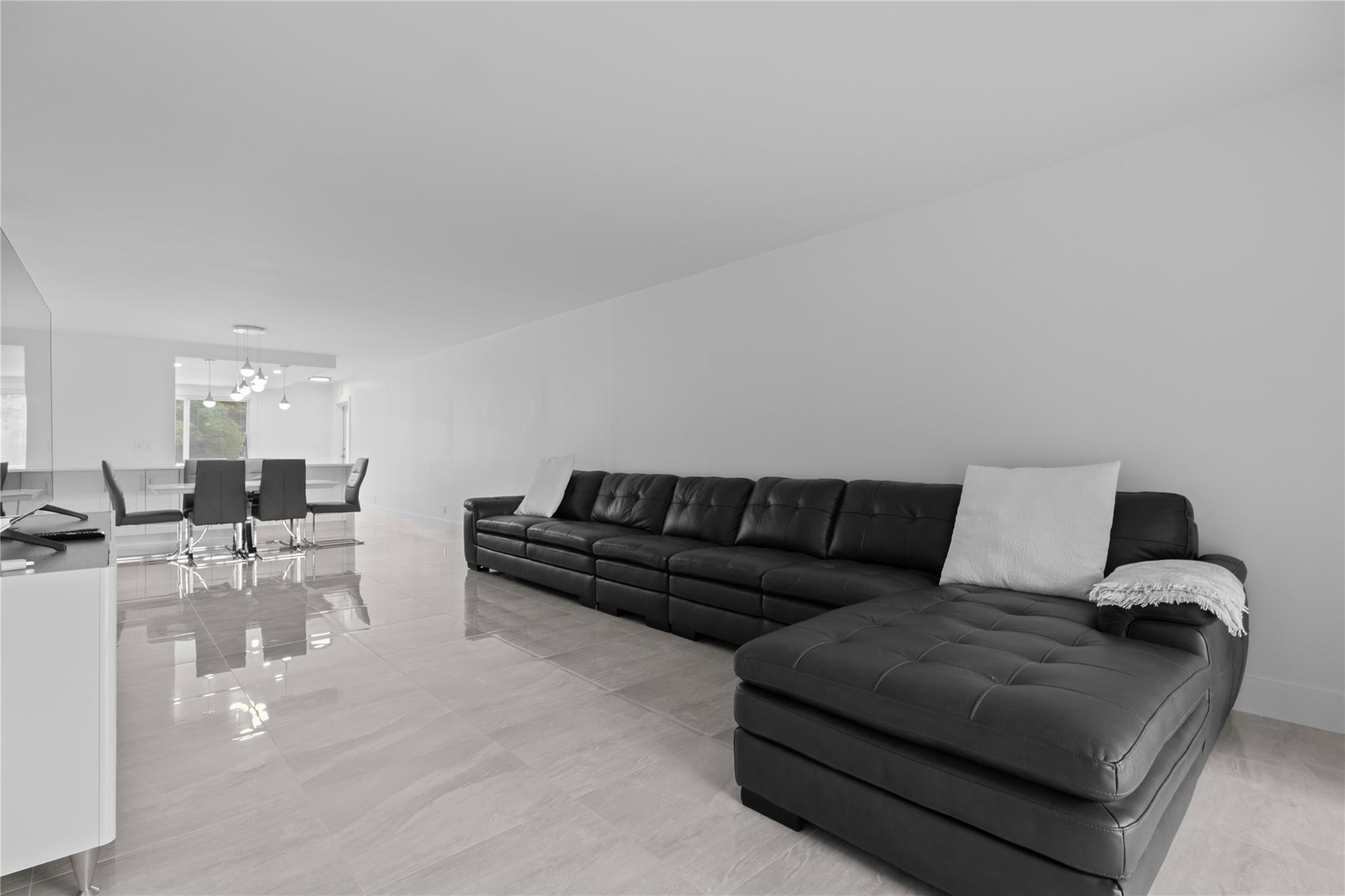 4301 Martinique Cir M2