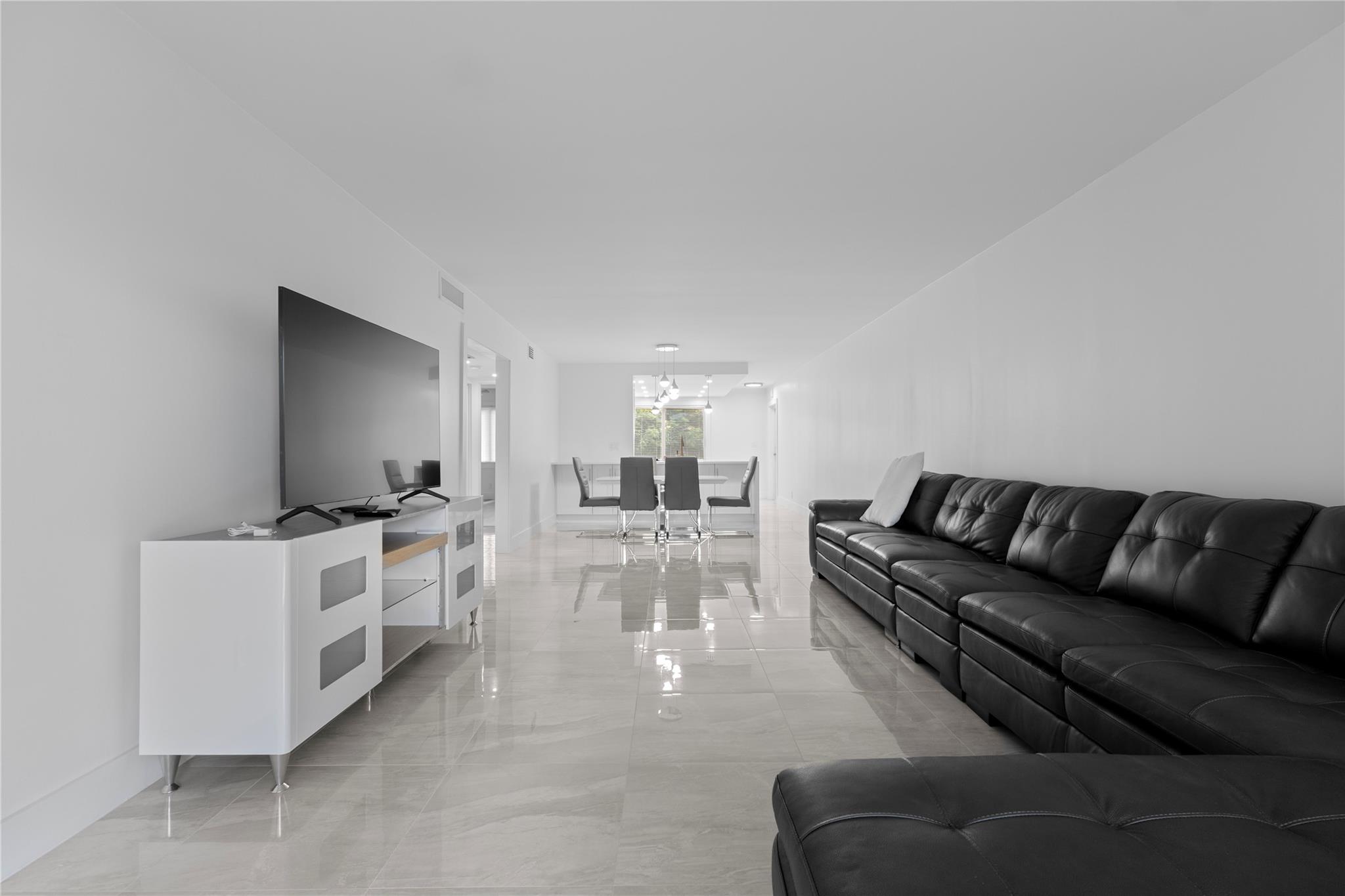 4301 Martinique Cir M2