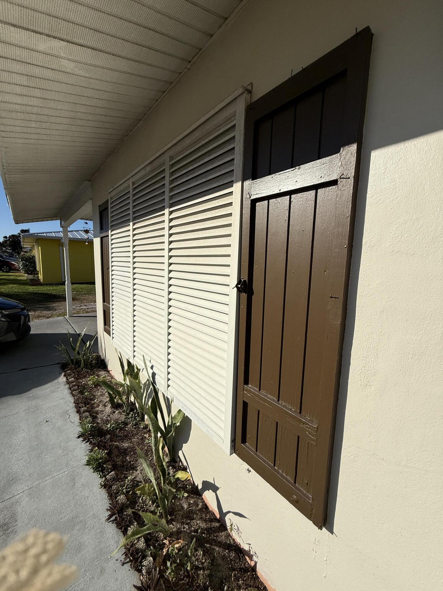 738 SW Ravenswood Lane