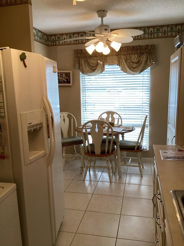 BOCA LAKES COND - Residential