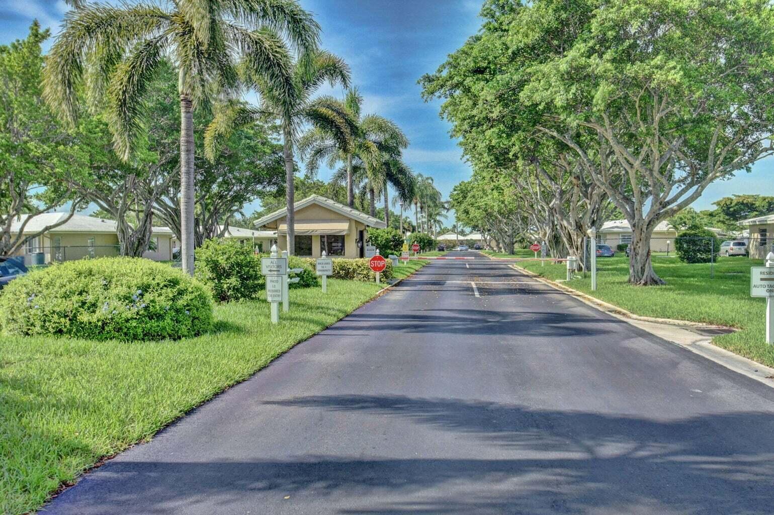 BOCA LAKES COND - Residential
