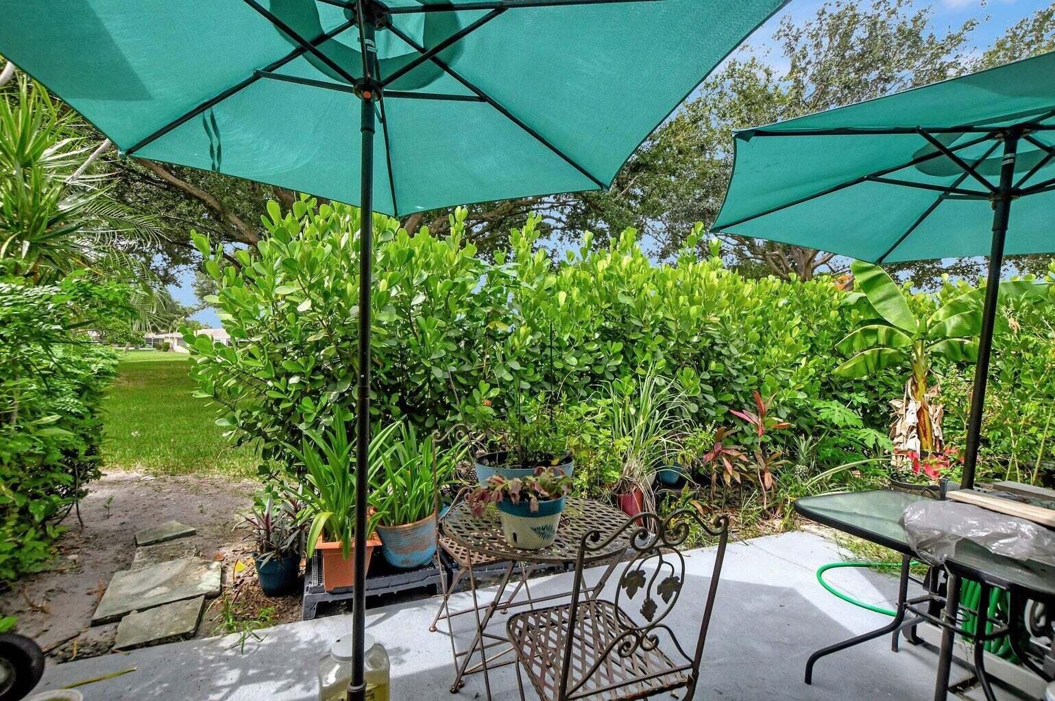 BOCA LAKES COND - Residential