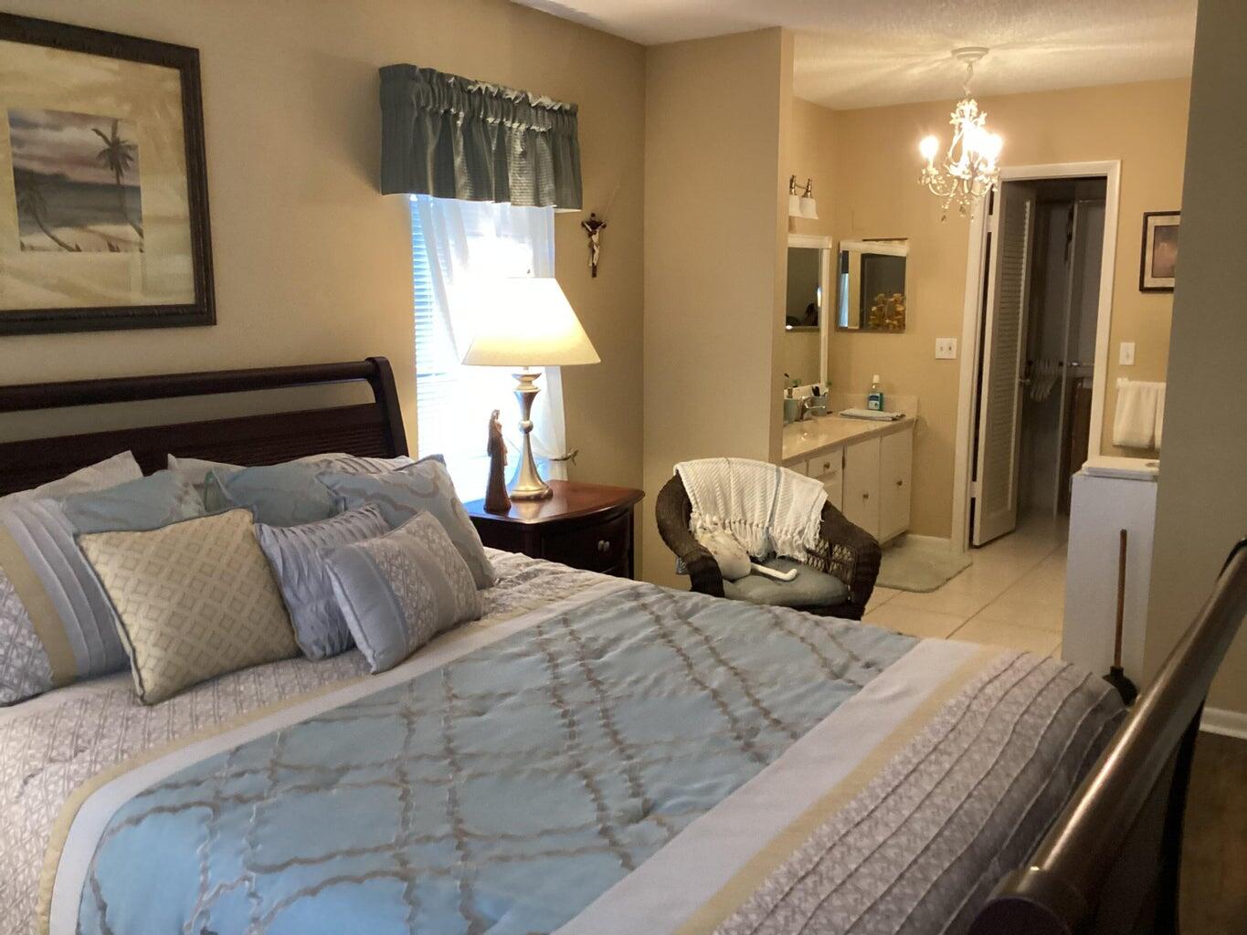 BOCA LAKES COND - Residential