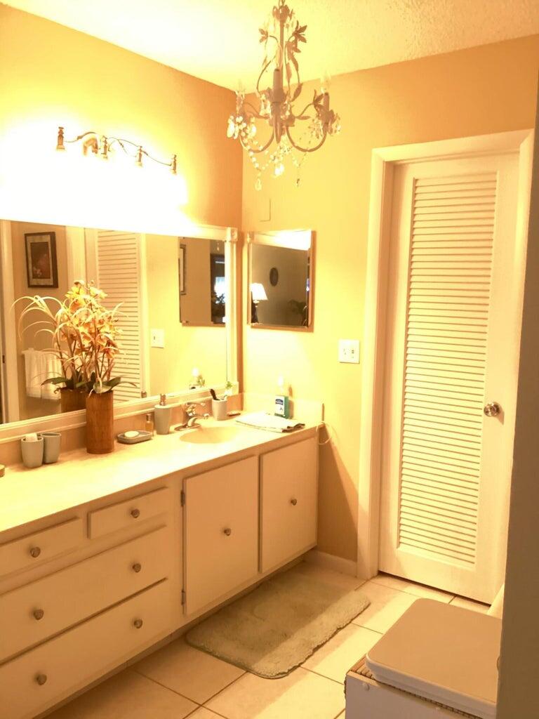 BOCA LAKES COND - Residential