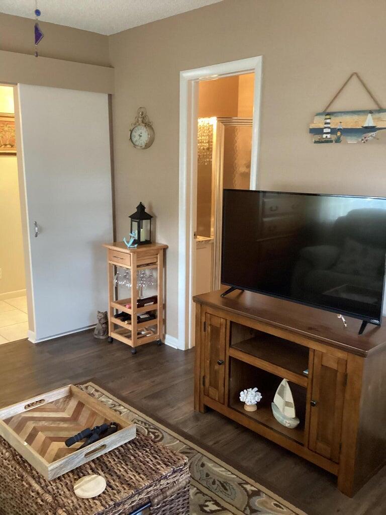 BOCA LAKES COND - Residential