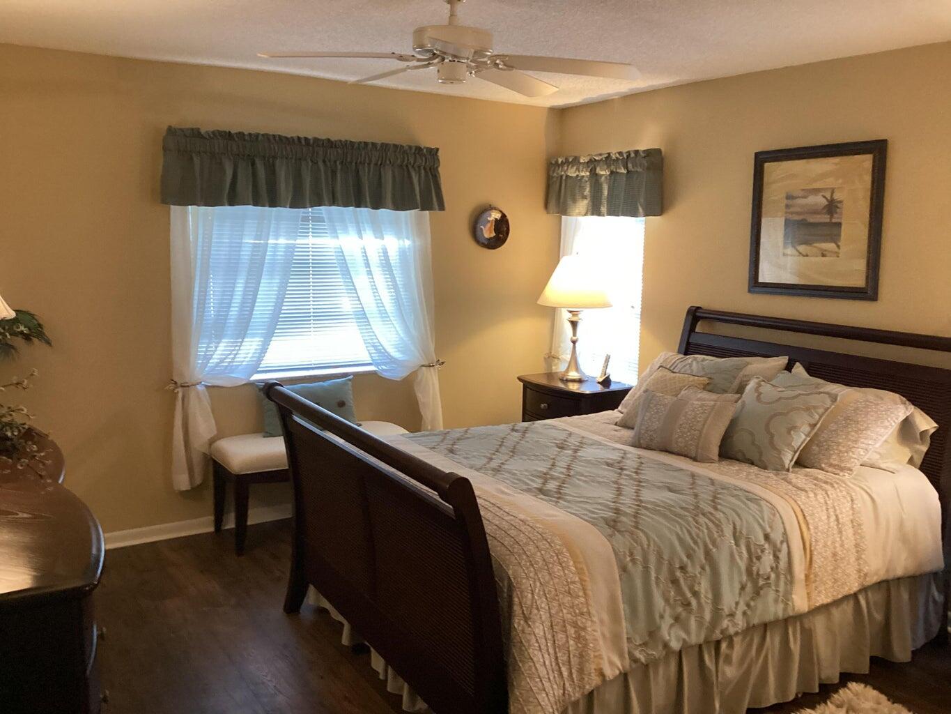 BOCA LAKES COND - Residential