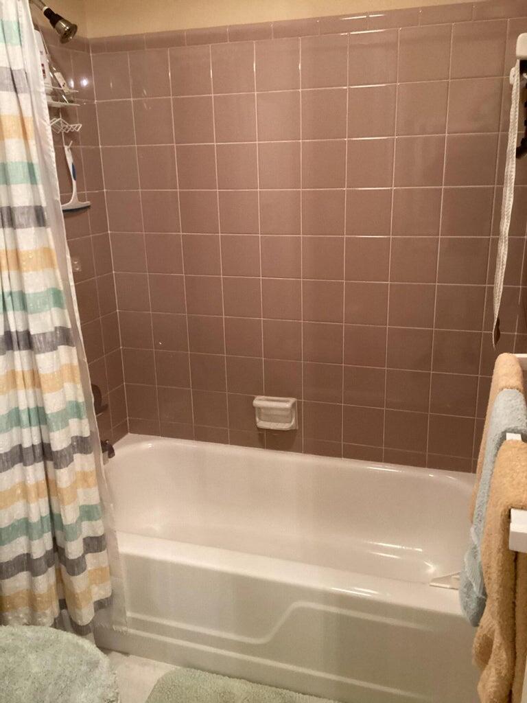 BOCA LAKES COND - Residential