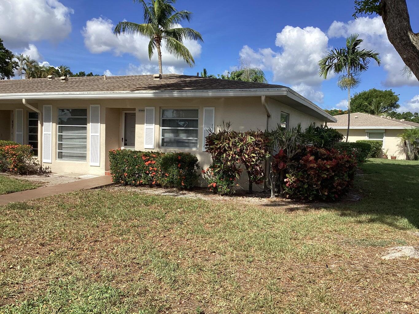 BOCA LAKES COND - Residential