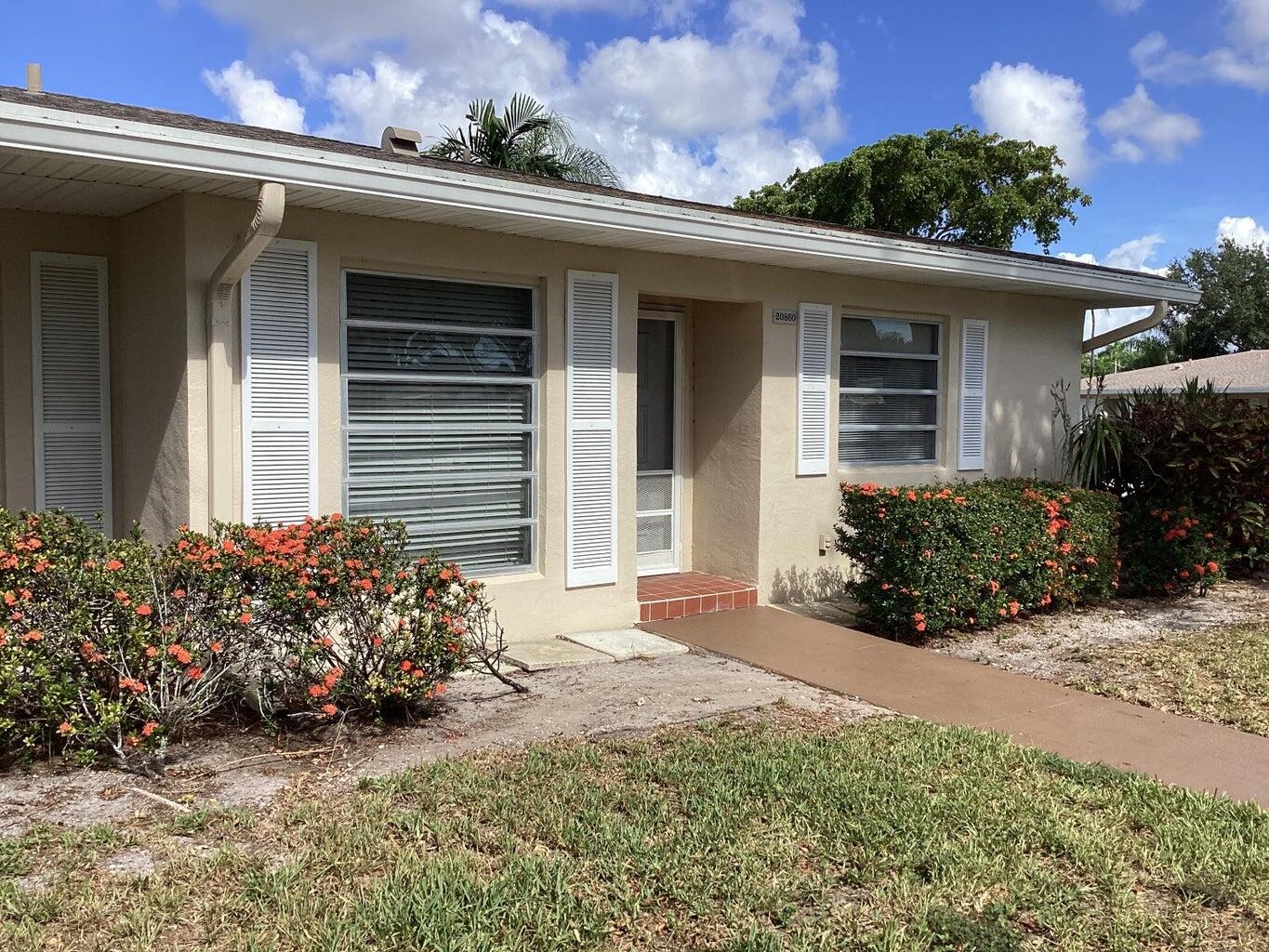 BOCA LAKES COND - Residential