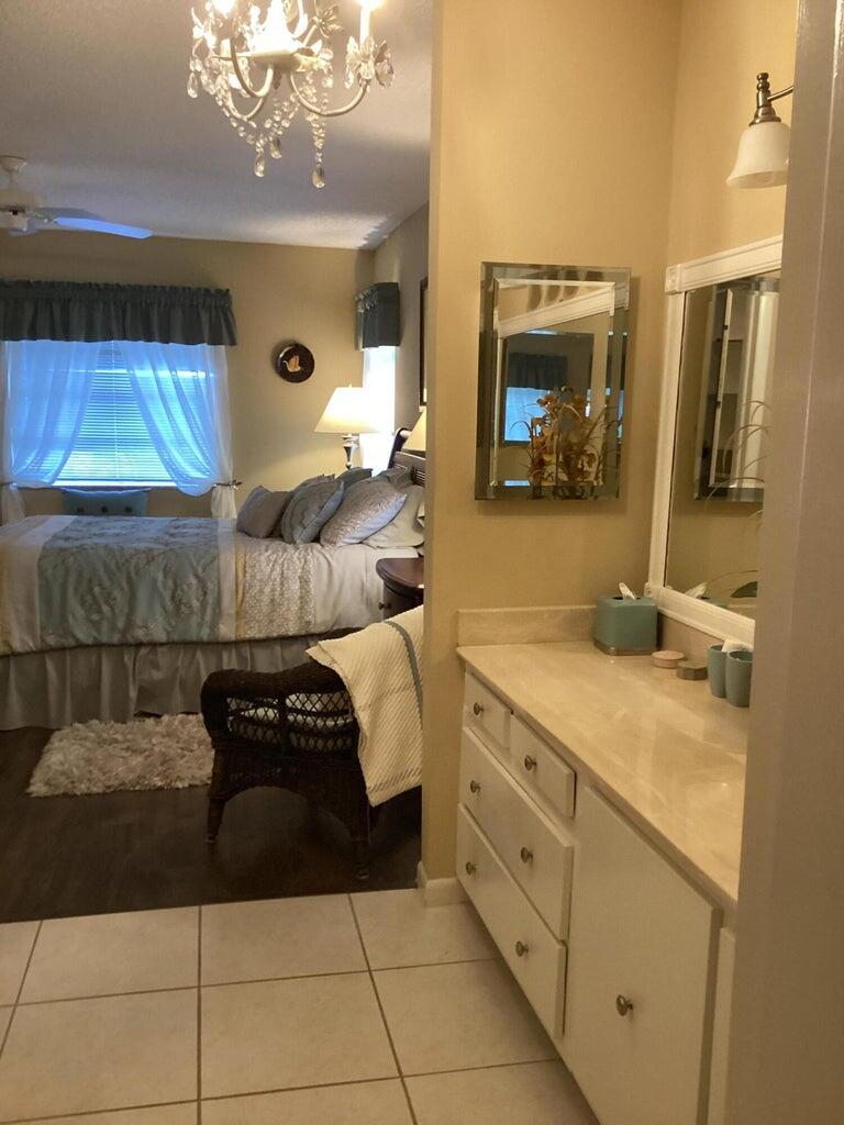 BOCA LAKES COND - Residential