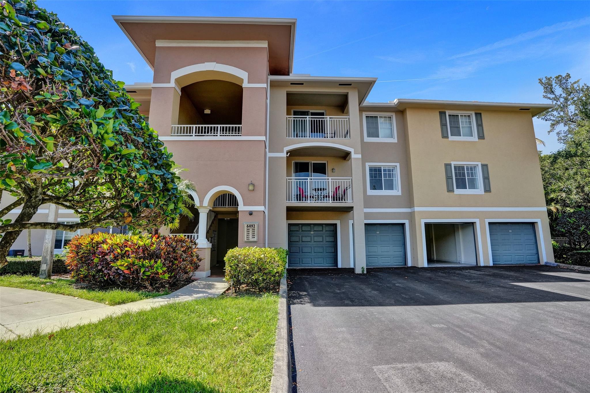 6492 Emerald Dunes Dr 204