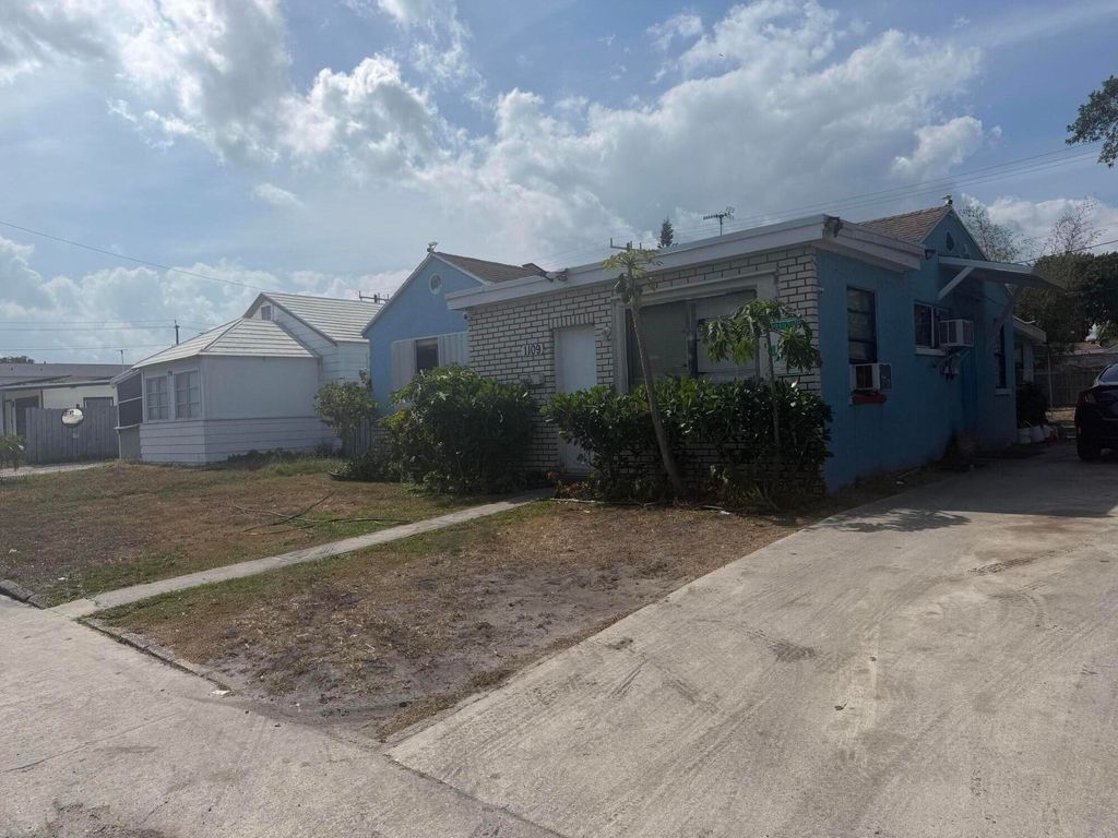 Photo of 1109 S E Street, Lake Worth Beach, FL 33460 (MLS # R11165637)