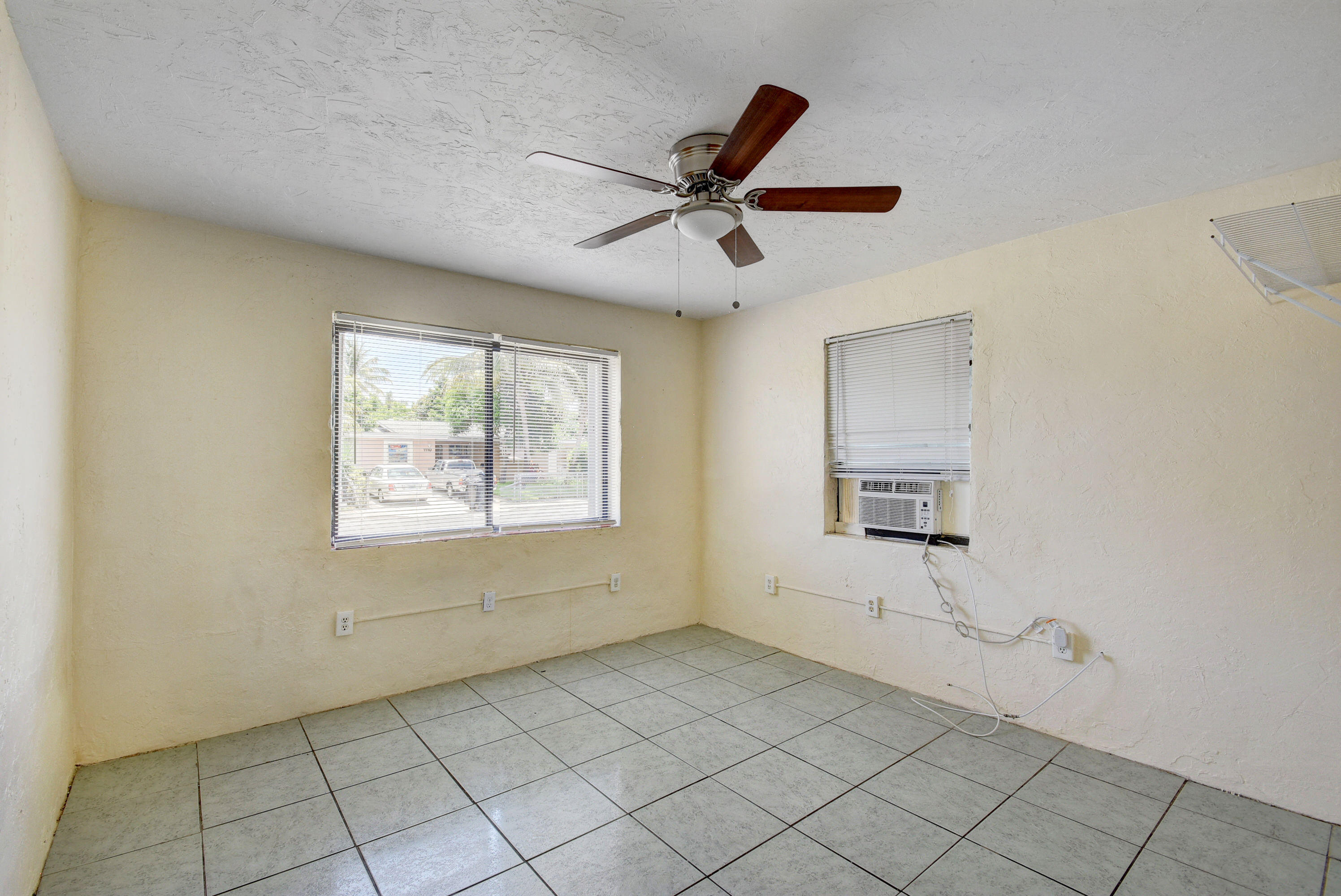 LAKE WORTH TOWN OF - Residential