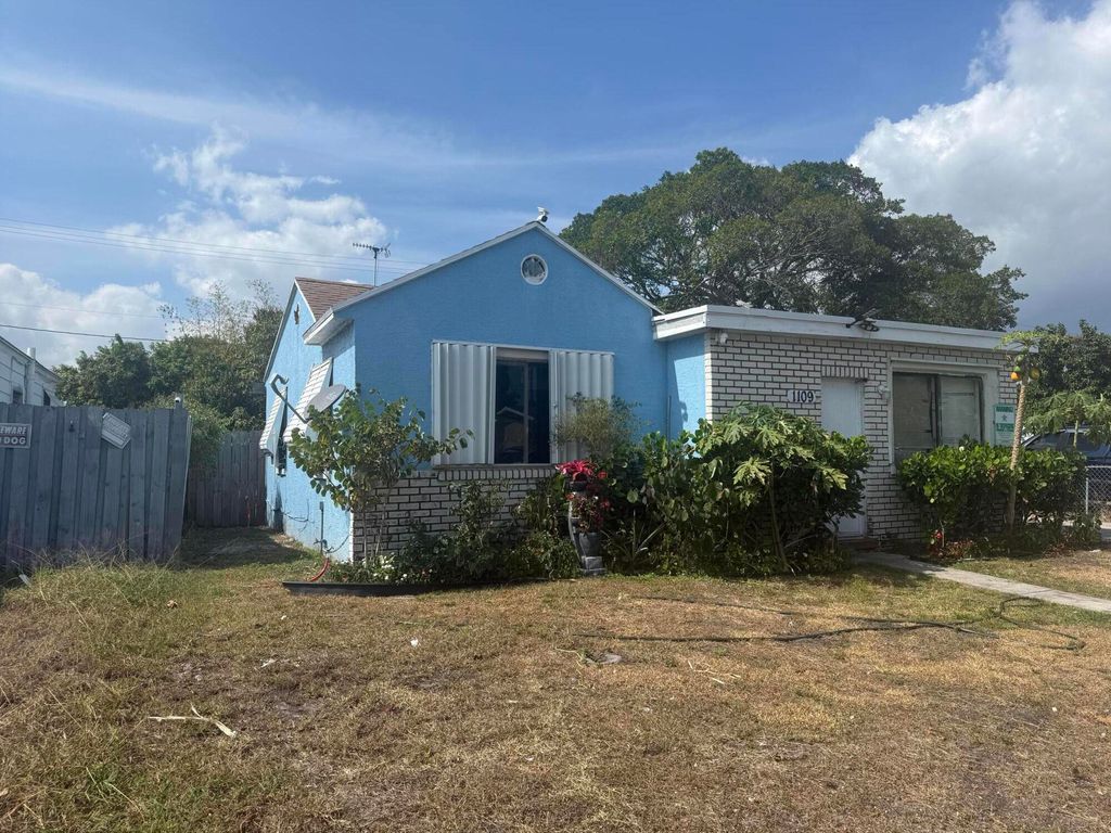 Photo of 1109 S E Street, Lake Worth Beach, FL 33460 (MLS # R11165637)