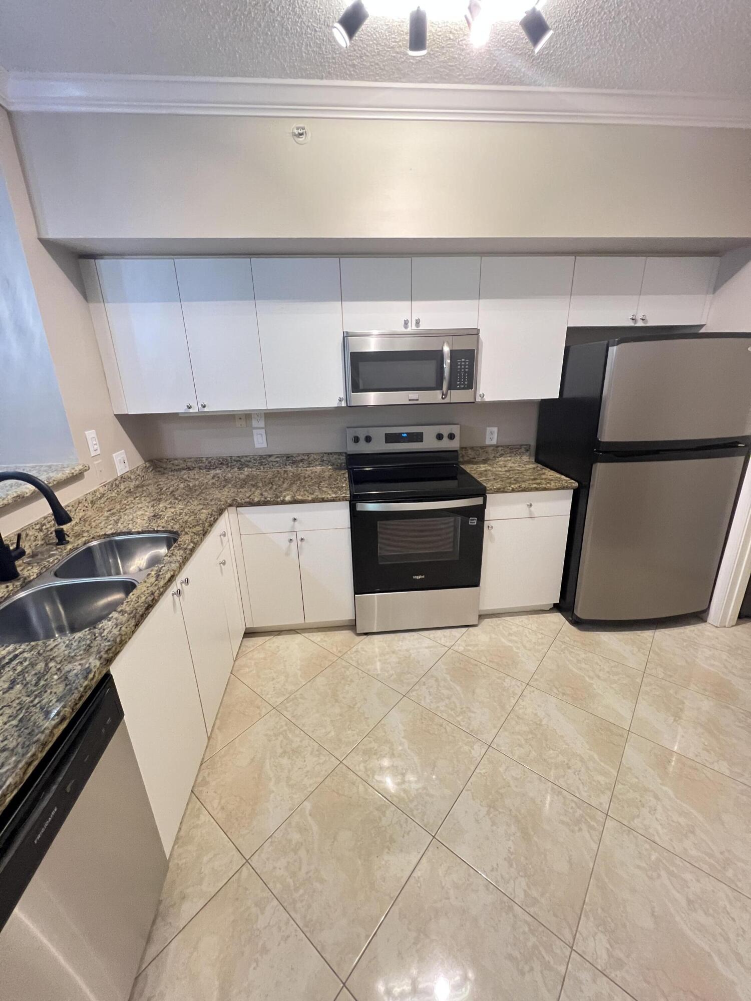 ST ANDREWS AT POLO CLUB CONDO - Residential Lease