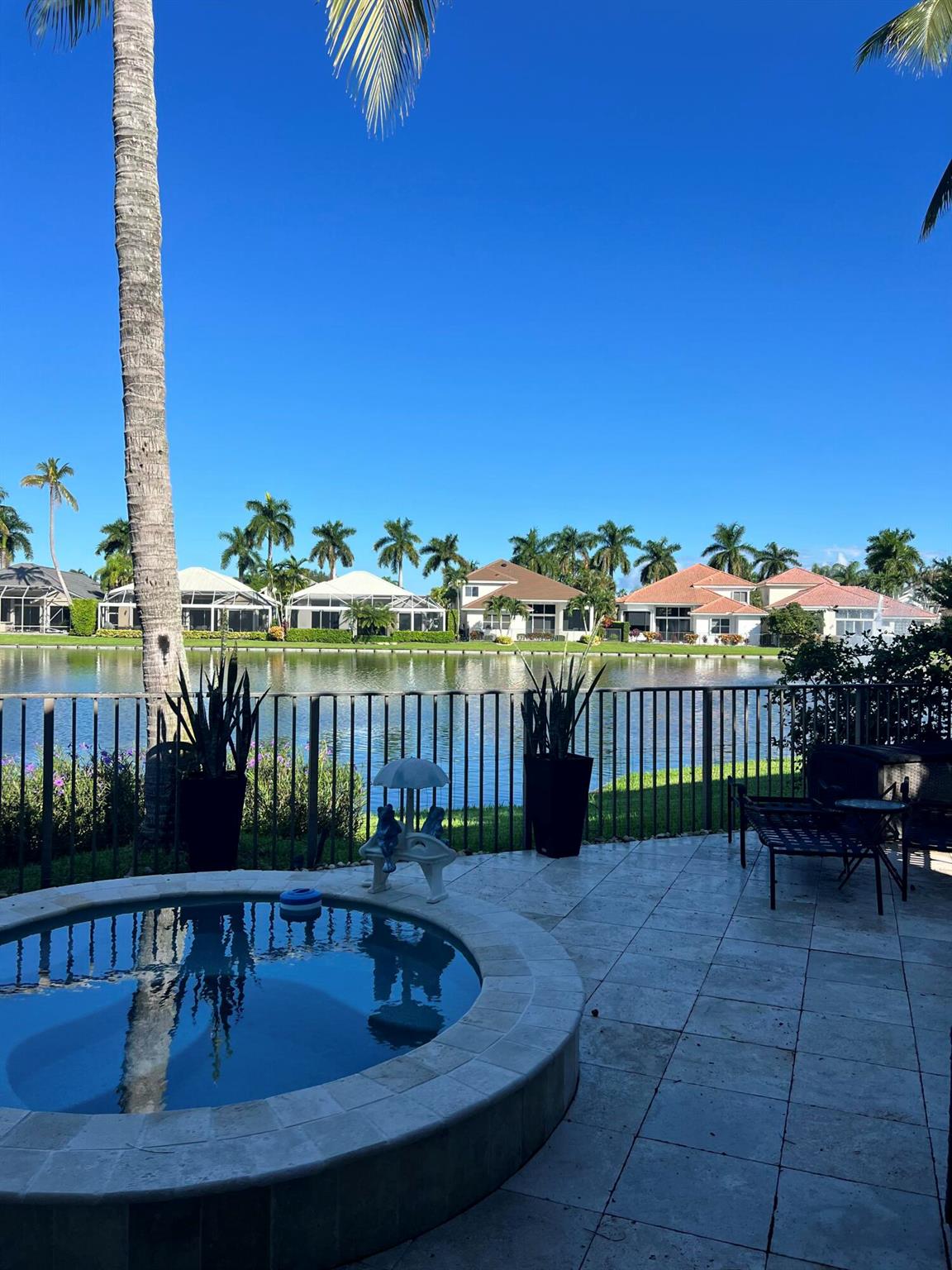Beautifully renovated 4-bedroom, 3.1-bathroom home offering stunning lake views, a dedicated office, and an in-ground spa. Featuring a gourmet kitchen, luxurious primary suite, and open living spaces, it's designed for comfort and style. Enjoy tranquil waterfront living from your private patio.