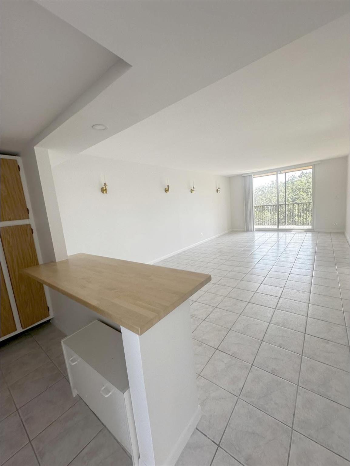 3001 W Rolling Hills Cir 410