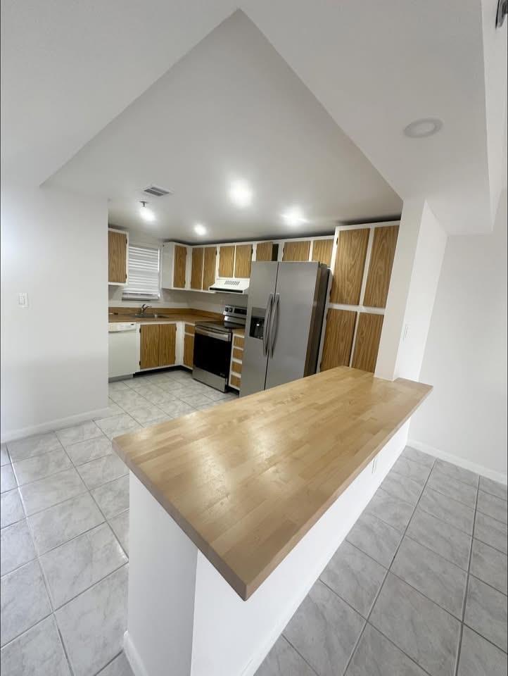 2/2 available as of August 1, walking distance to Nova — Close to Costco, Whole Foods, TJMaxx, and shopping centers, great schools.
Impact windows just installed that will save on your FPL bill, mostly remodeled, just painted, great community, reserved 1 parking, and guest parking, access to HUGE private community pool, clubhouse, bbq area, etc
No pets (sorry)
First and security
Association approval is needed - please reach out for instructions. Association application fee =$140 single +$90 married