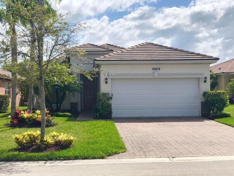 Beautiful Lake Front Single Family Home in Luxury Heritage Oaks Community. This spacious 3 bedroom, 2 bath home boasts a 2 car garage, screened in patio with water views, split bedroom plan, and plenty of storage! Take advantage of all the nearby shopping and dining that Tradition has to offer! The community has manned-gate entry, a gorgeous resort style pool, gym, and clubhouse. Small pets considered.