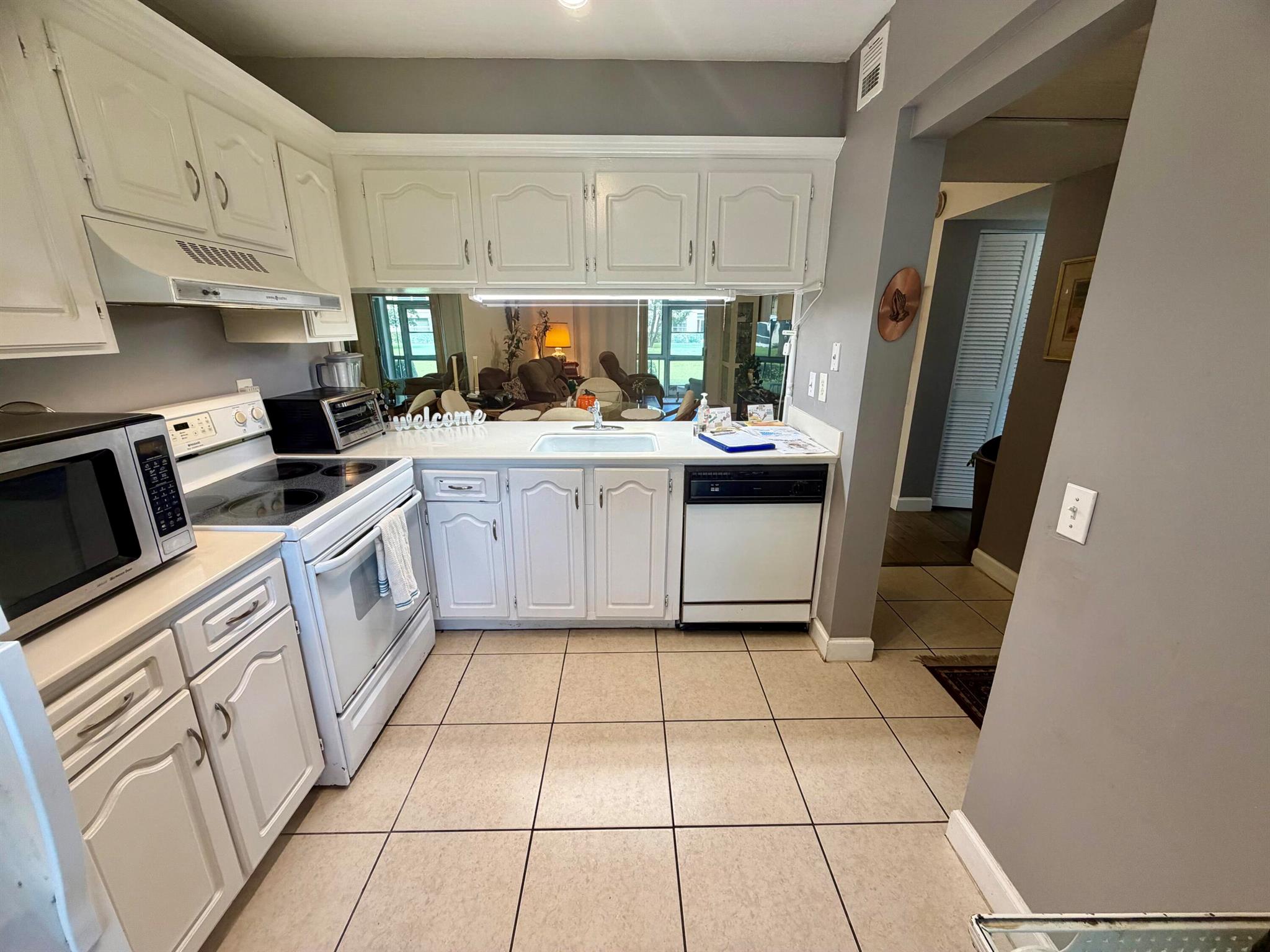 1211 Bahama Bend F1, Coconut Creek, FL, 33066/$170,000 3 1211 Bahama Bend F1