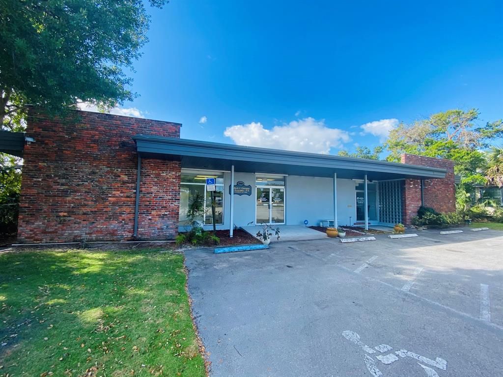 Photo of 1209 Delaware Avenue, Fort Pierce, FL 34950 (MLS # R10699174)