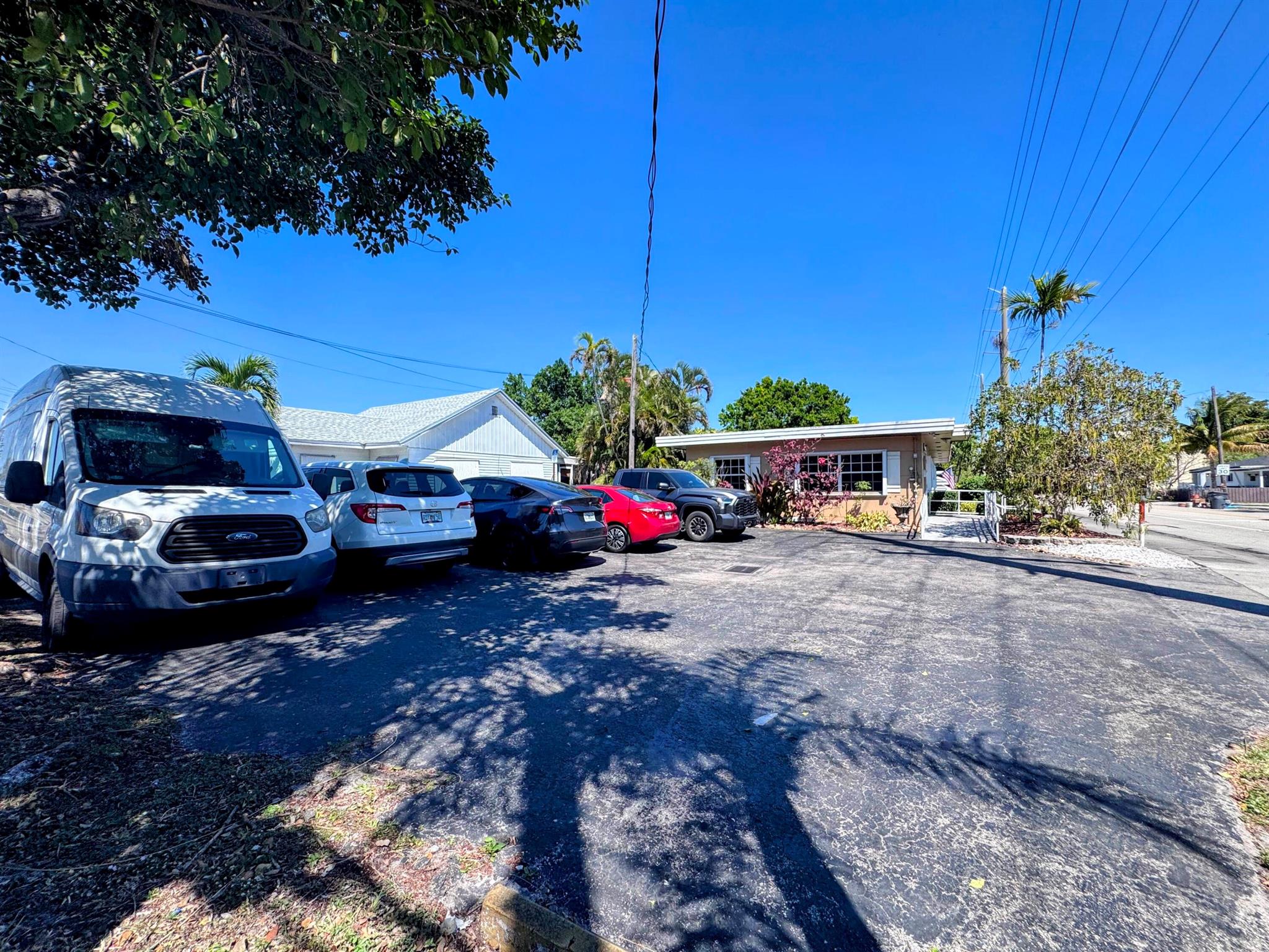900 N 24th Avenue