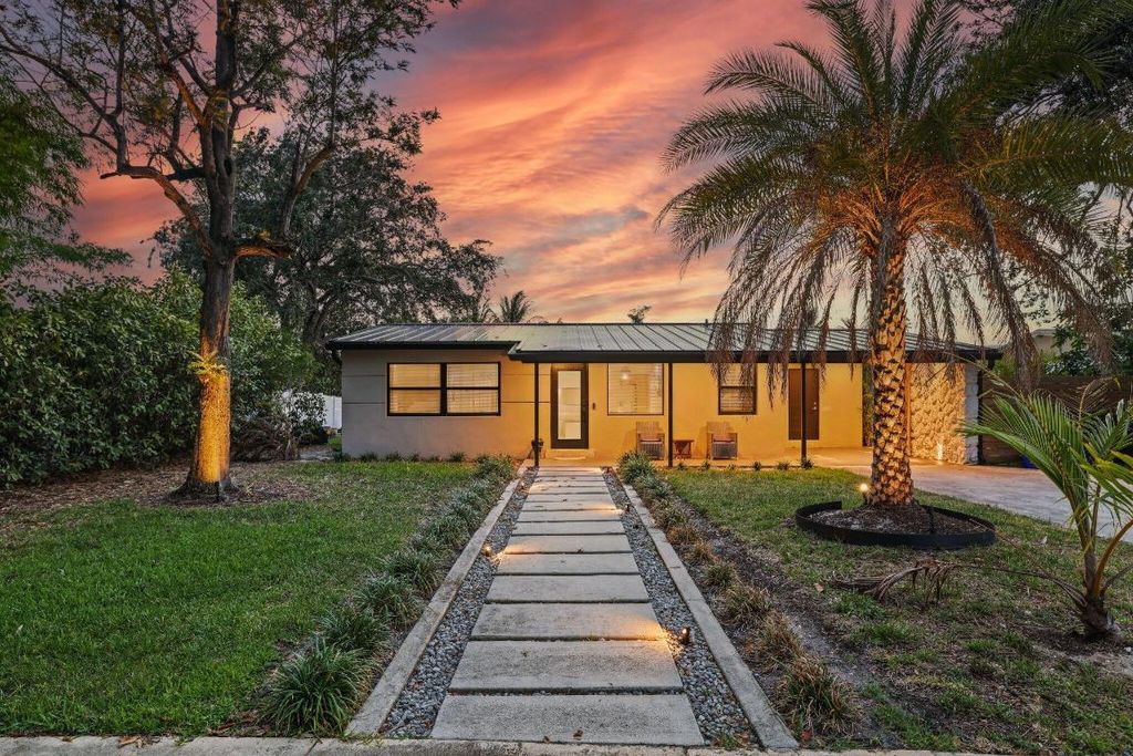 Photo of 1646 NE 3rd Avenue, Delray Beach, FL 33444 (MLS # R11156834)