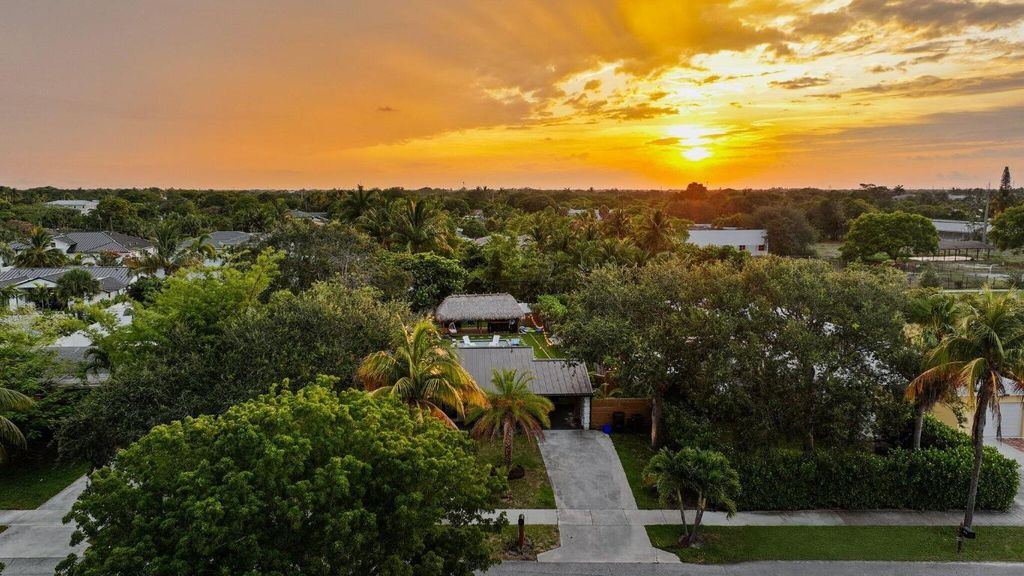 Photo of 1646 NE 3rd Avenue, Delray Beach, FL 33444 (MLS # R11156834)