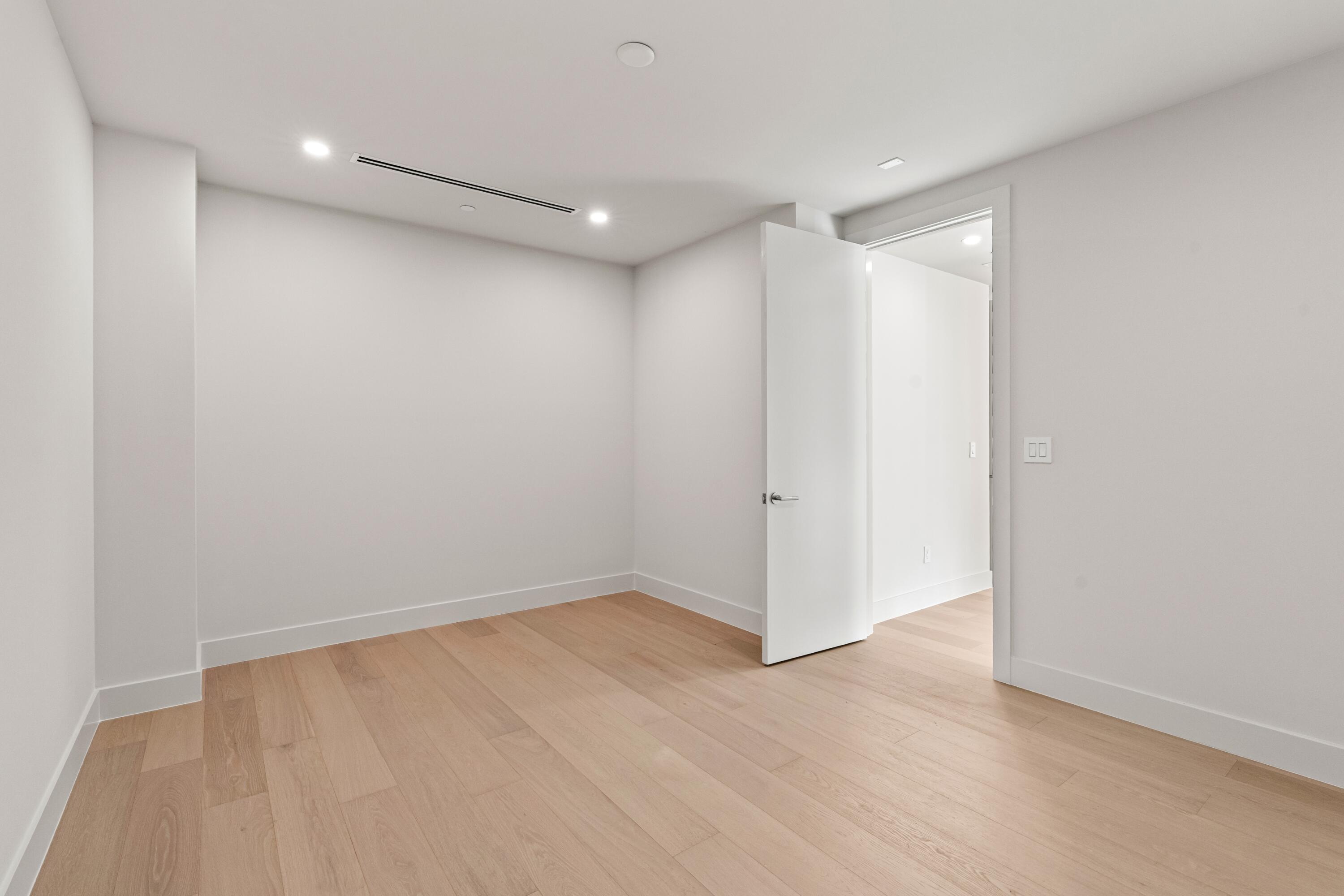 MIRAGE RESIDENCES - Residential